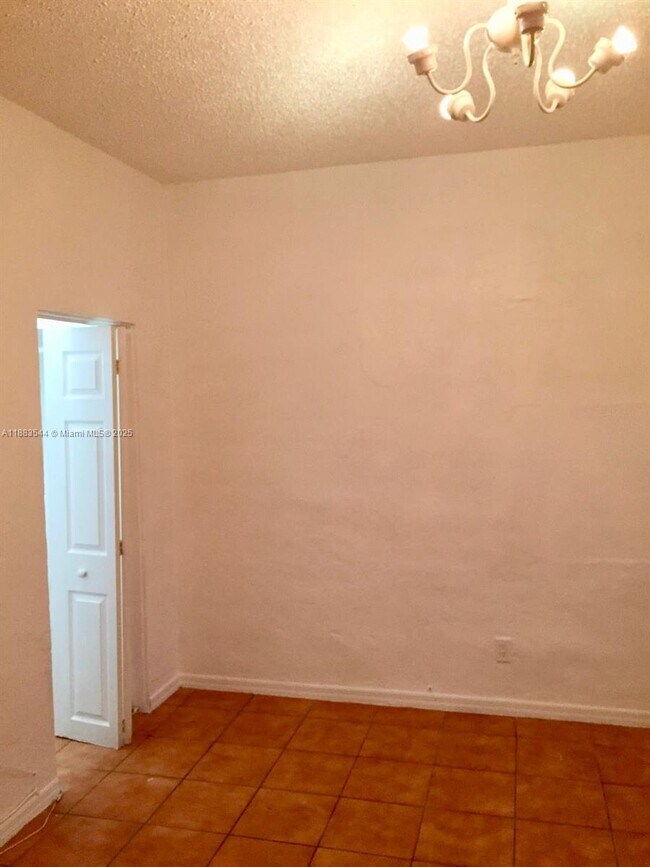 Building Photo - 1245 NW 45th St