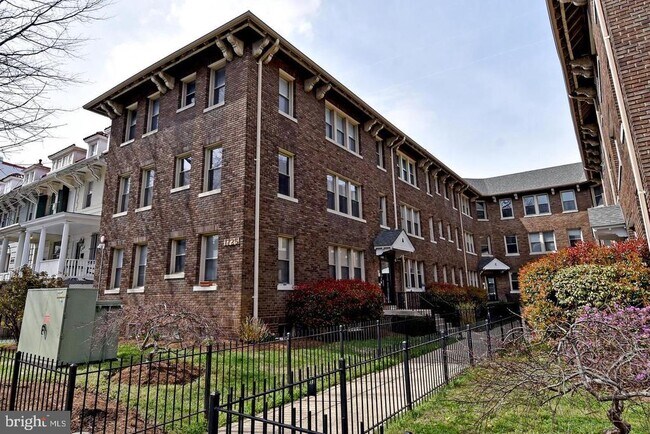Building Photo - 1725 Lanier Pl NW
