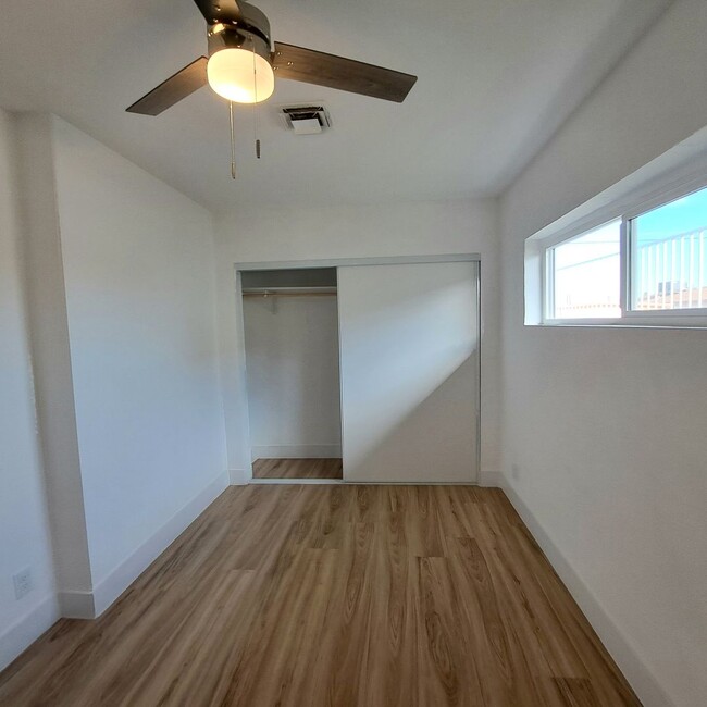 Building Photo - Stunning Newly Renovated Three Bedroom