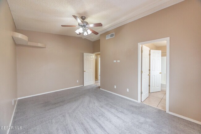 Building Photo - 449 Valle Calido Dr