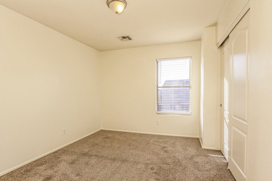 Building Photo - 12641 W Colter St