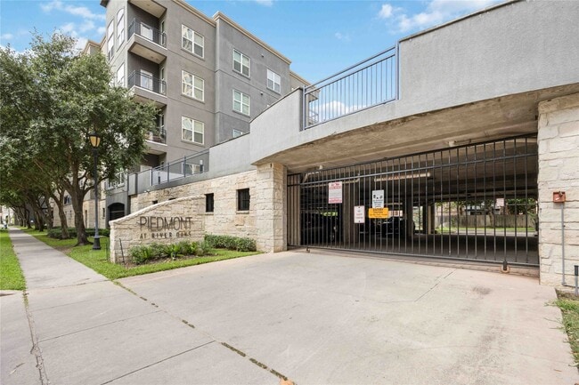 Building Photo - 1010 Rosine St