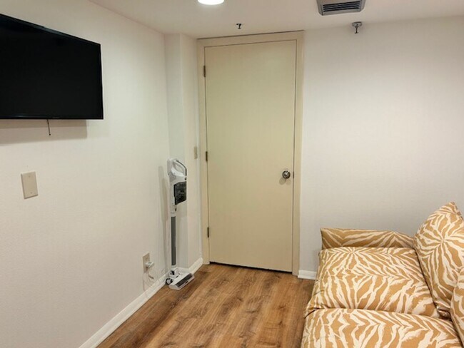 Building Photo - 2026 BEACH RENTAL- 2/2 Condo WITH PRIVATE ENTRY - BEACH PLACE - STEPS THE BEACH!!