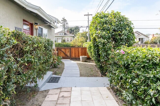 Building Photo - 1000-1006 Tilton