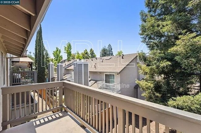 Building Photo - 3847 Vineyard Ave