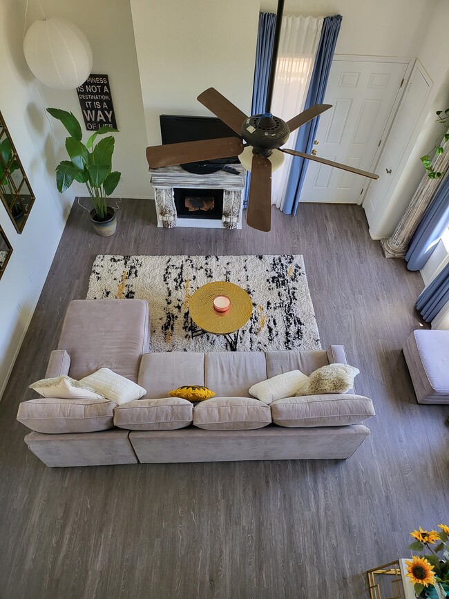 Building Photo - 1211 N Miller Rd