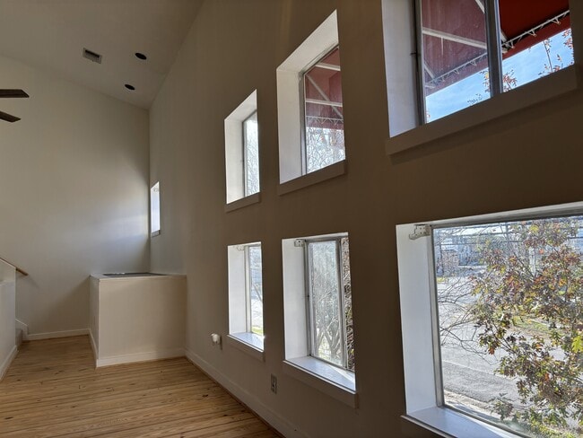 Building Photo - 2909 Albany St