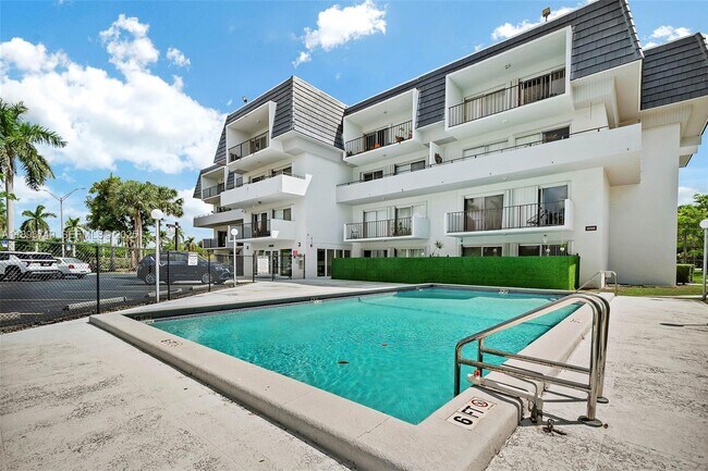 Building Photo - 8000 SW 81st Dr