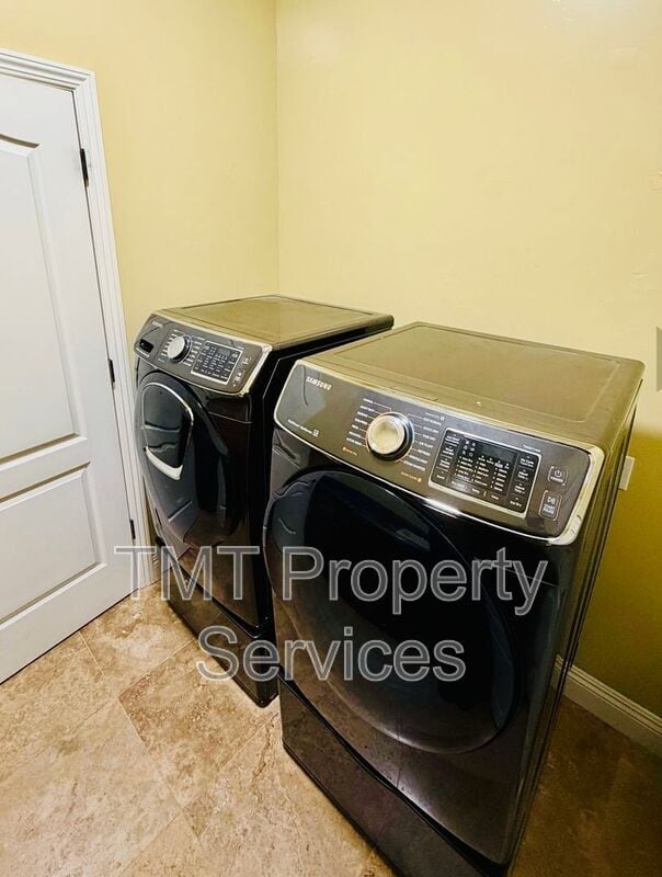 Building Photo - 6912 Riqueza Ct