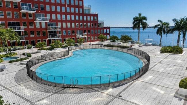 Building Photo - 1541 Brickell Ave