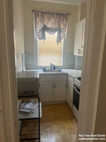 Building Photo - 319 Allston St