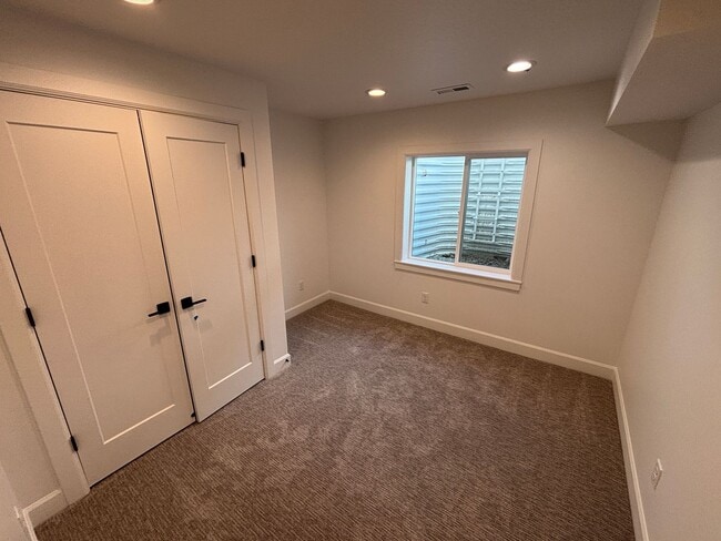 Building Photo - 1063 Chokecherry St