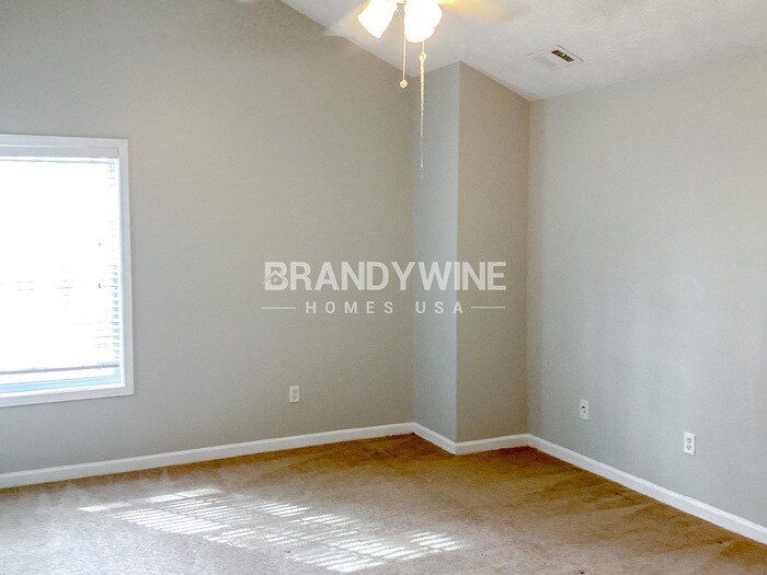 Building Photo - 687 Lakes Cir