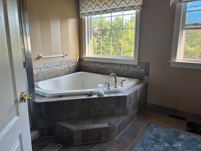 Building Photo - 501 Rain Tree Cir