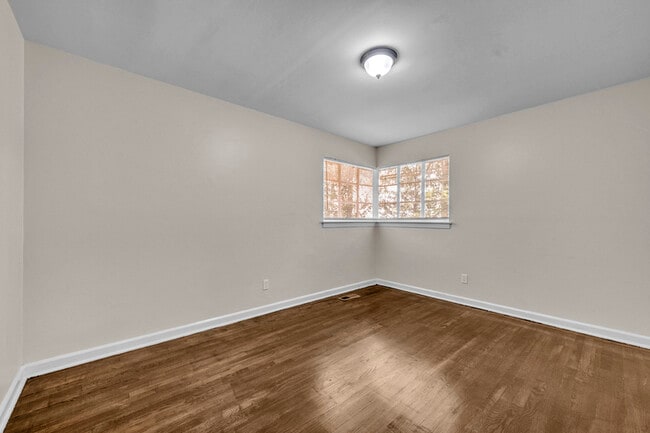 Building Photo - 1048 2nd St W