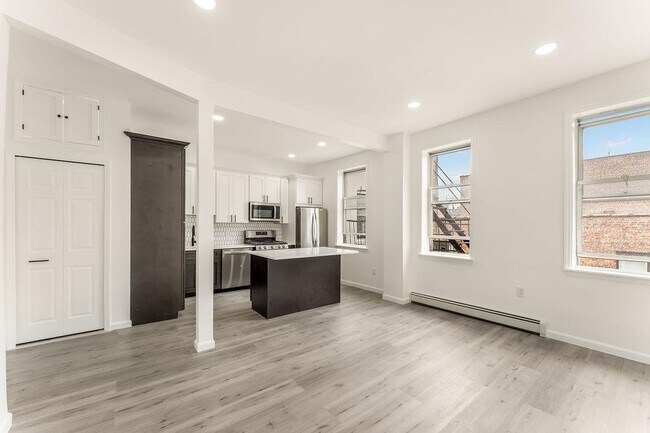 Building Photo - 393 Baldwin Ave