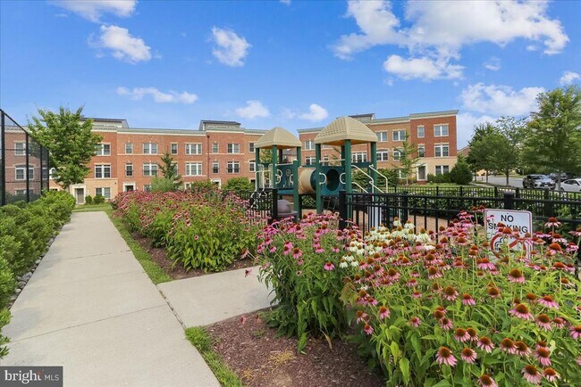 Building Photo - 452 Exchange Avenue