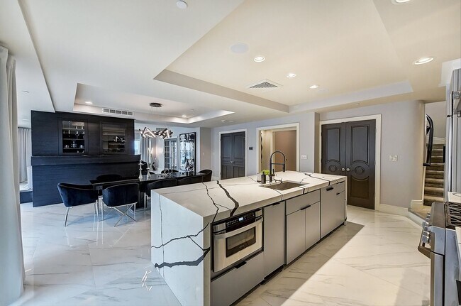 Building Photo - Modern High End Luxury Condo in Uptown Charlotte