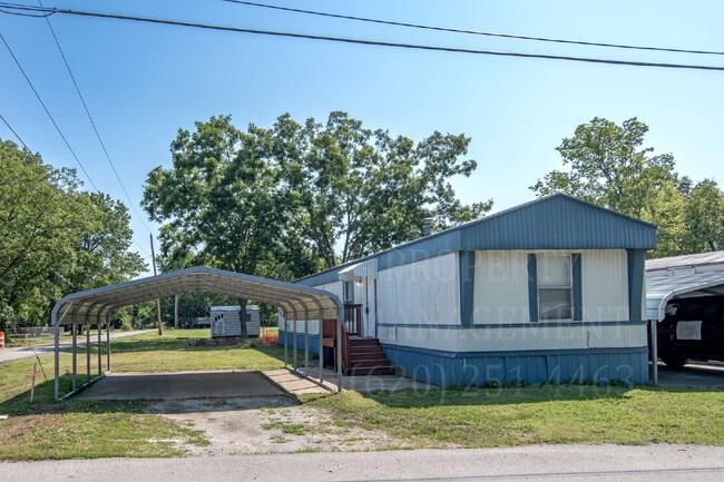 Building Photo - 2-Bedroom with 2 Full Baths in Coffeyville!