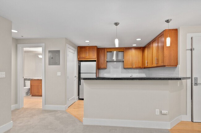 Building Photo - Fabulous Urban Retreat Condo in Celebrated...
