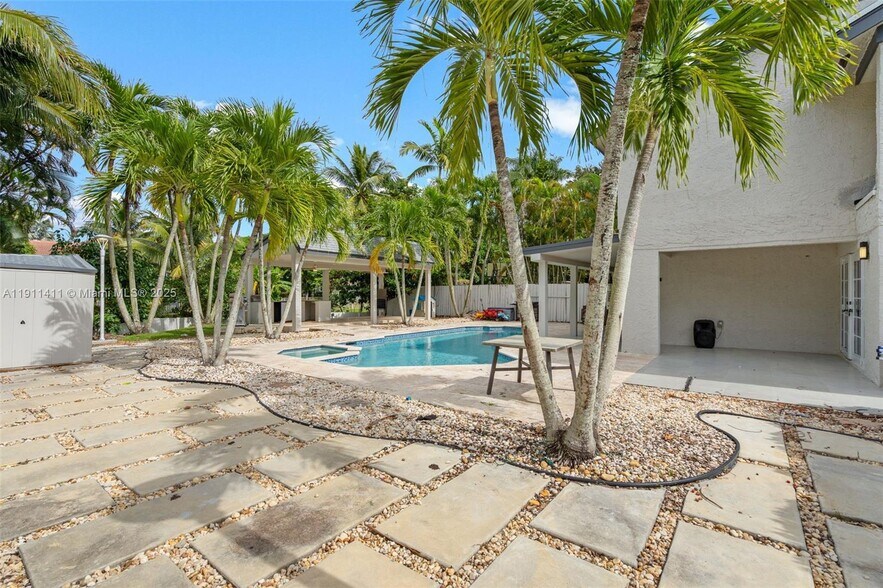 Building Photo - 8351 SW 39th Ct