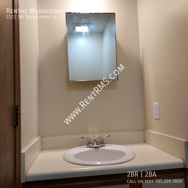 Building Photo - 2121 SW Brandywine Ln