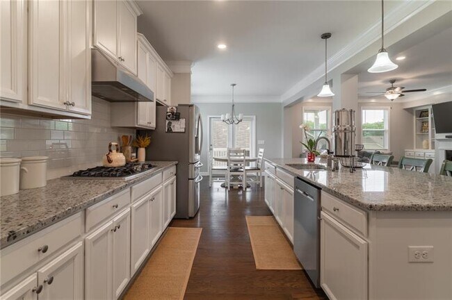 Building Photo - 301 Cochin Dr