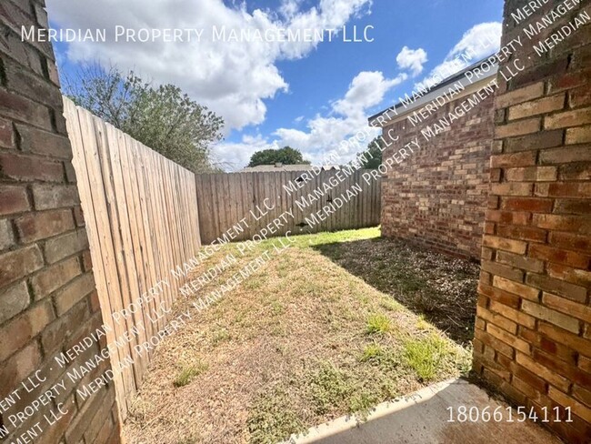 Building Photo - Four bed, Four bath Near TTU