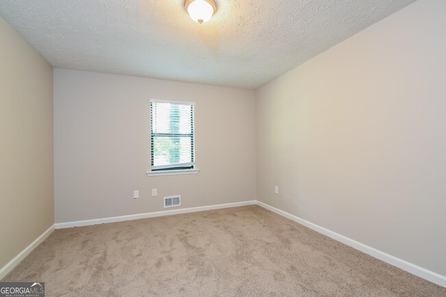 Building Photo - 479 Mill Ln