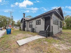 Building Photo - 548 Woodlawn St