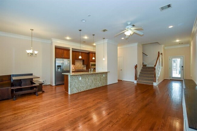 Building Photo - 815 Garden Rose Ln