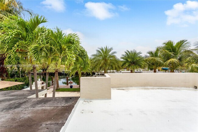 Building Photo - 12515 Palm Rd