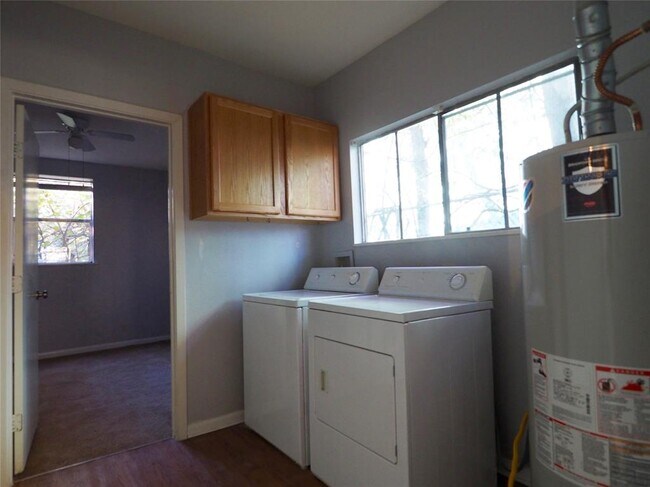 Building Photo - 4508 Bennett Ave