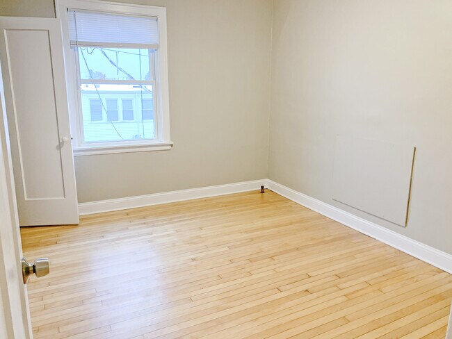 Building Photo - 1921 Grove Ave