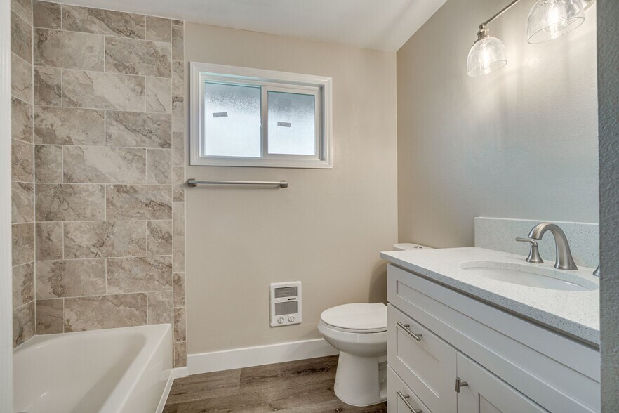 Bath Room - 20901 SE Morrison St