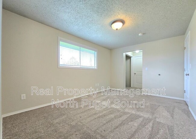 Building Photo - 8432 45th Dr NE