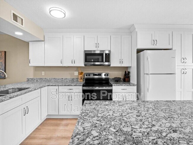 Building Photo - 190 Pinellas Ln
