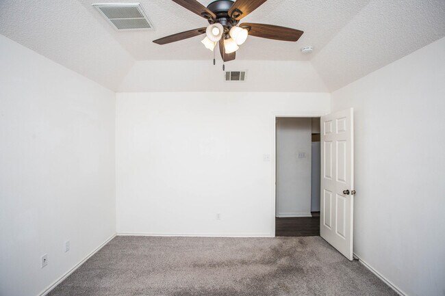 Building Photo - 3114 111th St