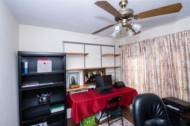 Building Photo - 3805 Landmark Dr