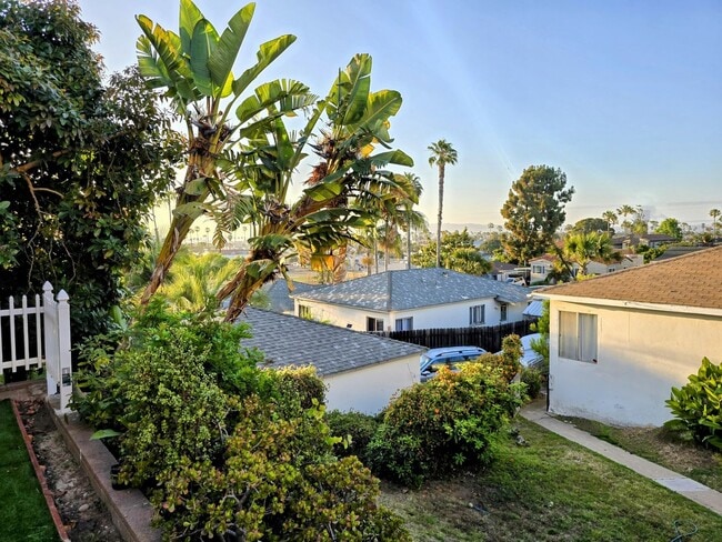 Building Photo - Welcome to your beautiful beach cottage, perfectly situated in Ocean Beach!