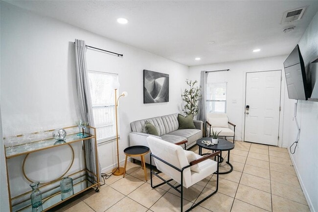 Building Photo - 1361 29th St S