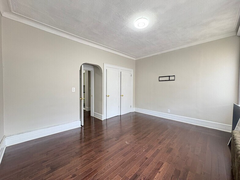2B - 264 Palisade Ave