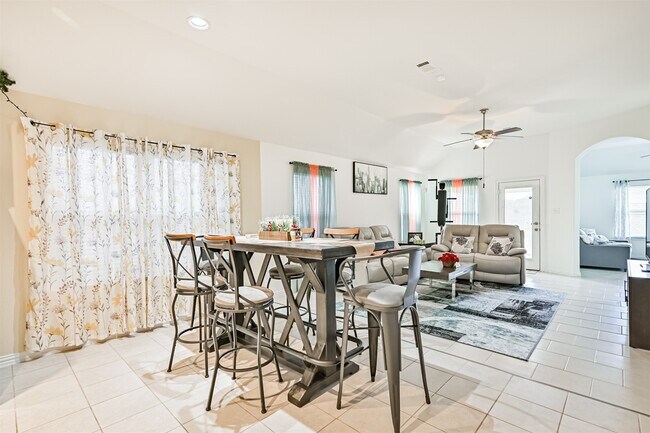 Building Photo - 3033 Broadhaven Dr