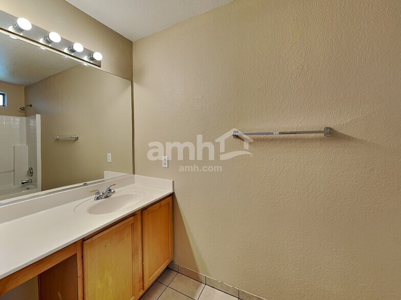 Building Photo - 2715 N 90th Ave