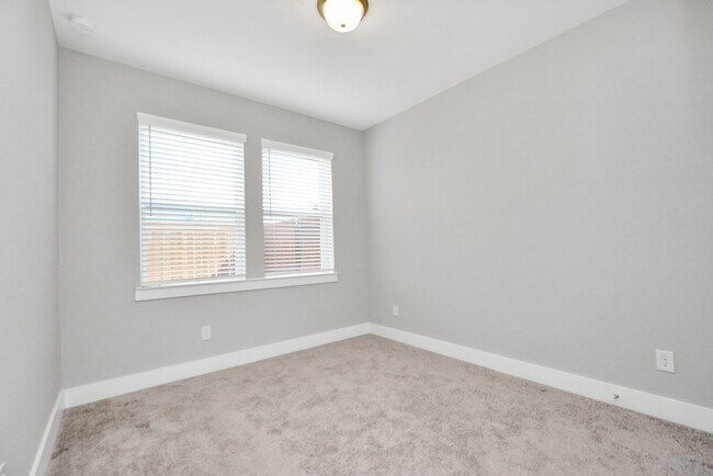 Building Photo - 713 Strawberry Pines Ct