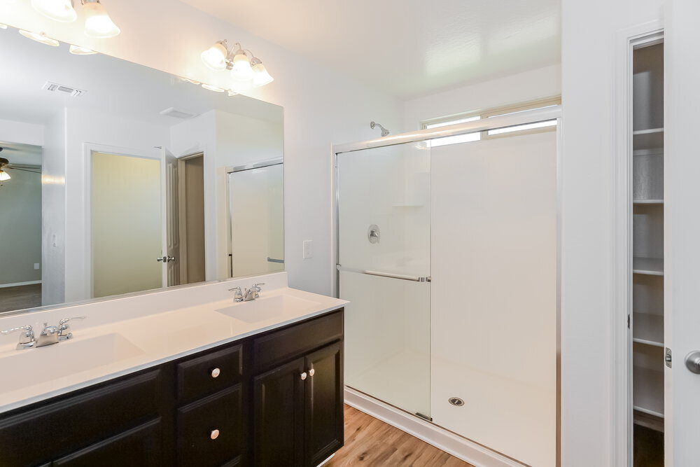 Building Photo - 825 S Swallow Ln