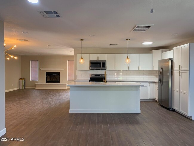 Building Photo - 6943 E Loma Land Dr