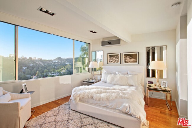 Building Photo - 9416 Beverlycrest Dr