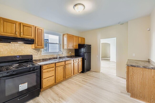 Building Photo - 2630 14th Ave S