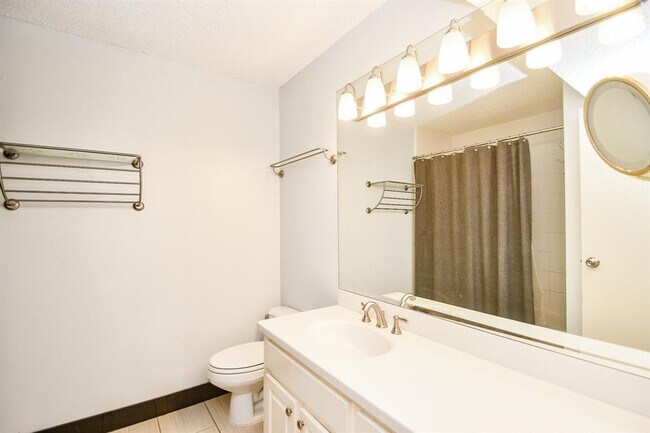 Building Photo - 3200 S Gessner Rd